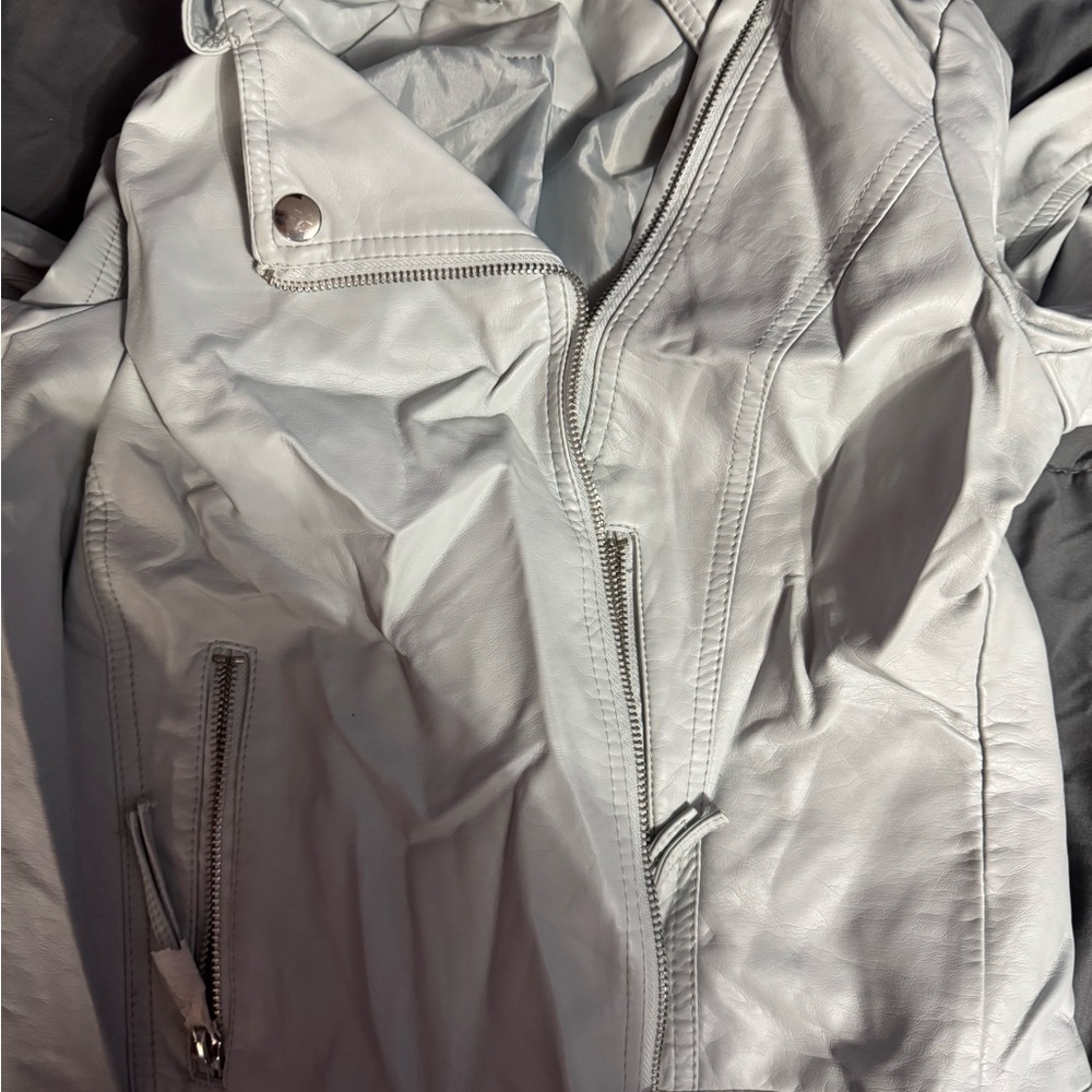 Jaclyn Smith Light Gray Leather Jacket